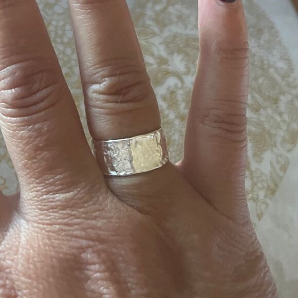 The Texture Band Ring in silver - Picture 6 of 8